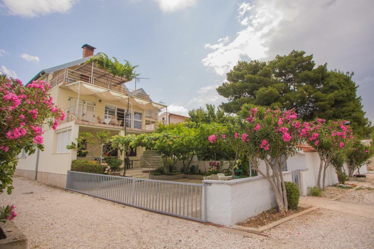 Apartment Seaside Zaboric Exterior photo